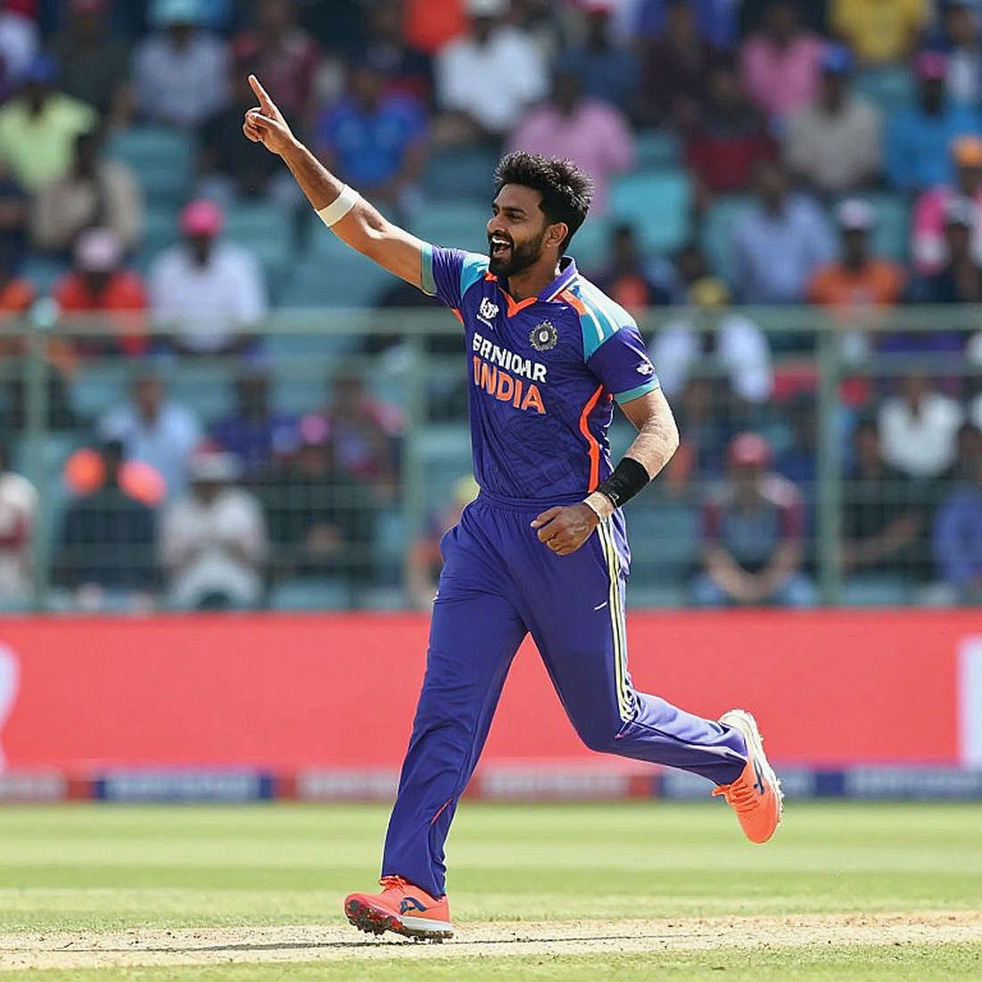 স্কোরবোর্ড যেখানে থেমে যায়: ক্রিকেটের অদৃশ্য শ্রম আর স্টেডিয়ামের স্মৃতির ব্লকচেইন-বিবরণ স্কোরবোর্ড যেখানে থেমে যায়: ক্রিকেটের অদৃশ্য শ্রম আর স্টেডিয়ামের স্মৃতির ব্লকচেইন-বিবরণ