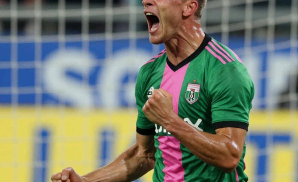 Behind Thom Haye's Message: Three Matches in a Week and Persib's Arithmetic of Recovery Behind Thom Haye's Message: Three Matches in a Week and Persib's Arithmetic of Recovery