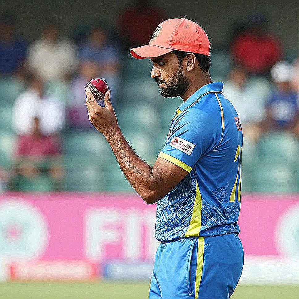 মিতালির রেকর্ড ছাড়িয়ে যাওয়া ব্যাটার যখন অধিনায়ক: ভারতের নারী দলের হস্তান্তরে যে ফাঁক কেউ দেখছে না
